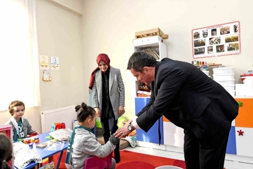 Başkan Aydın, &ouml;zel Gereksinimli &ccedil;ocukların karne sevincini paylaştı
