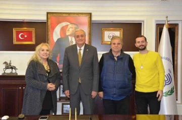 Başkan Bakkalcıoğlu’na Zeki Müren’in ailesiyle bir araya geldi
