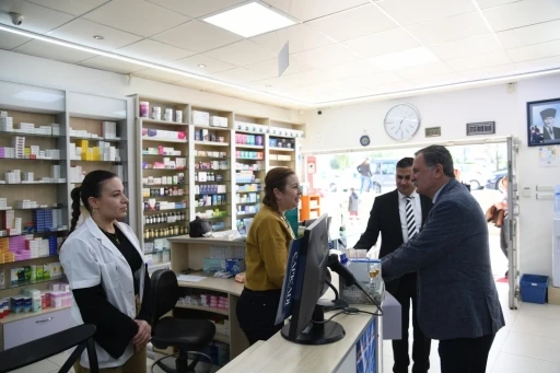 Başkan Balaban esnafın sorunlarına &ccedil;&ouml;z&uuml;m &uuml;retmek i&ccedil;in sahada
