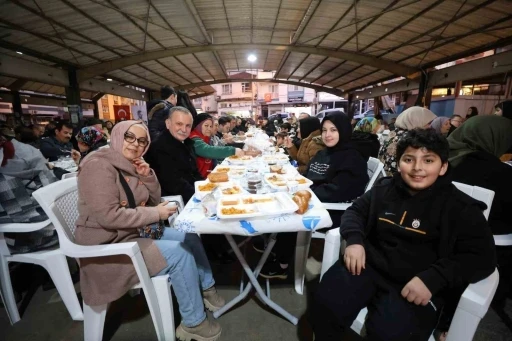 Başkan Balaban Karak&ouml;y&rsquo;de vatandaşlarla iftar yaptı
