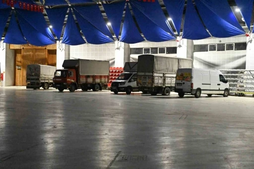 Başkan Başdeğirmen soğuk havalara karşı pazarcı esnafına G&ouml;kkubbe Fuar Alanı&rsquo;nı a&ccedil;tı
