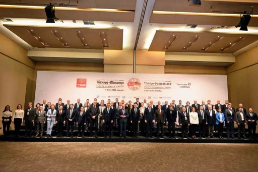 Başkan Böcek, Kardeş Şehirler Zirvesi’ne katıldı
