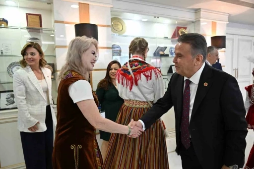 Başkan Böcek: &quot;Dünya çocuklarını Antalya’da buluşturmaya devam edeceğiz&quot;
