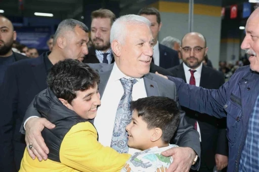 Başkan Bozbey’den gençlere halı saha müjdesi
