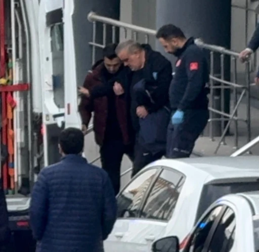 Başkan Bozbey&rsquo;in de dahil olduğu soruşturmada g&ouml;zaltındaki m&uuml;teahhit fenalaştı, ambulansla hastaneye kaldırıldı
