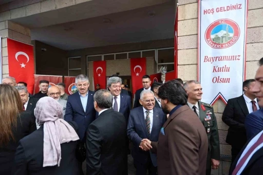 Başkan B&uuml;y&uuml;kkılı&ccedil;, bayram sevincini Kayserililerle yaşadı
