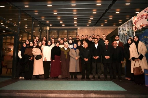 Başkan B&uuml;y&uuml;kkılı&ccedil;, gen&ccedil;lerle &ccedil;ay kahve eşliğinde sohbet etti
