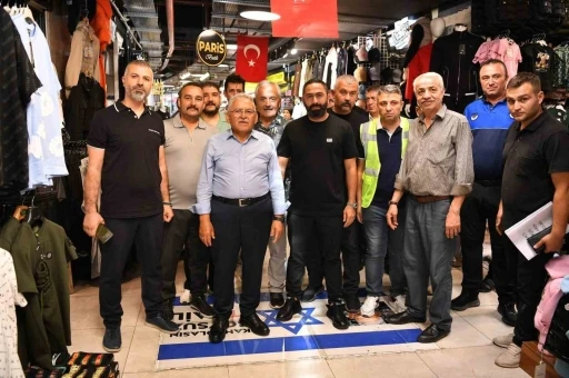 Başkan Büyükkılıç: &quot;Bazı bayraklar ayaklar altında ezilmeyi hak eder&quot;
