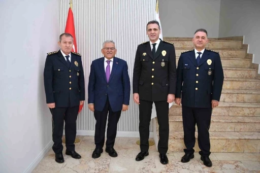 Başkan Büyükkılıç: &quot;Kahraman polislerimizin kuruluş yıl dönümünü yürekten kutluyorum&quot;
