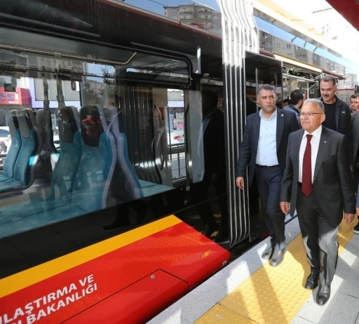 Başkan B&uuml;y&uuml;kkılı&ccedil;&rsquo;tan 1 yılda 90 saat &uuml;cretsiz tramvay hizmeti
