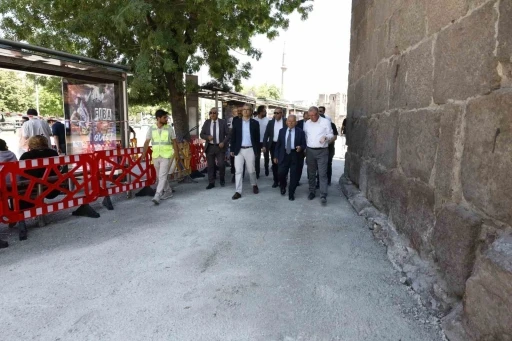 Başkan B&uuml;y&uuml;kkılı&ccedil;&rsquo;tan Cumhuriyet Meydanı&rsquo;ndaki b&uuml;y&uuml;k d&ouml;n&uuml;ş&uuml;me yakın takip
