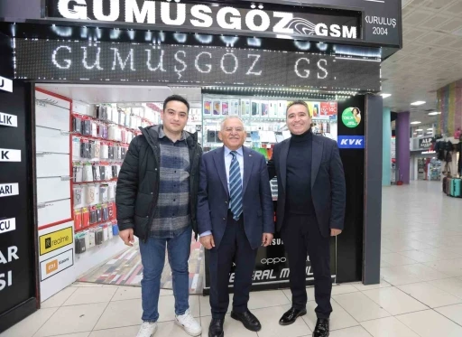 Başkan B&uuml;y&uuml;kkılı&ccedil;&rsquo;tan Hunat &Ccedil;arşısı esnafı ve vatandaşlarla samimi buluşma
