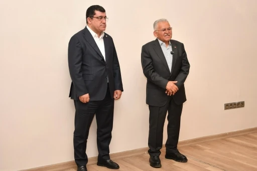 Başkan B&uuml;y&uuml;kkılı&ccedil;&rsquo;tan zorlu ma&ccedil; &ouml;ncesi Kayserispor&rsquo;a &lsquo;moral&rsquo; ziyareti
