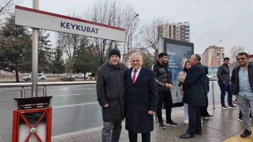 Başkan B&uuml;y&uuml;kkılı&ccedil; tramvaya bindi, yolcularla sohbet etti
