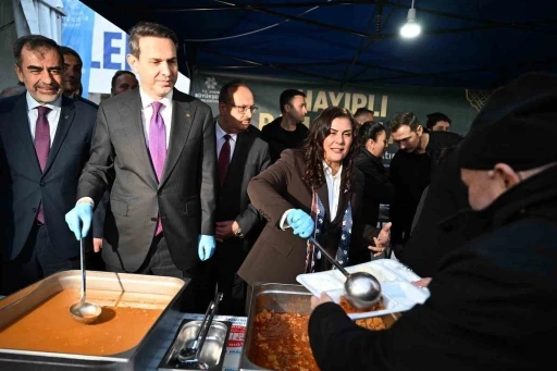 Başkan &Ccedil;er&ccedil;ioğlu, Bakan Bayraktar ile birlikte iftarda vatandaşlarla bir araya geldi
