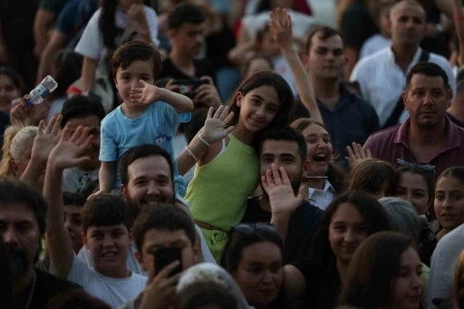 Başkan &Ccedil;er&ccedil;ioğlu, &ccedil;ocukları yılsonu şenliği ile buluşturdu
