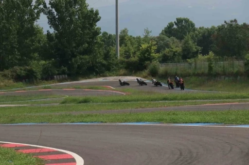 Başkan &Ccedil;er&ccedil;ioğlu, gen&ccedil;lerin talebine kayıtsız kalmadı
