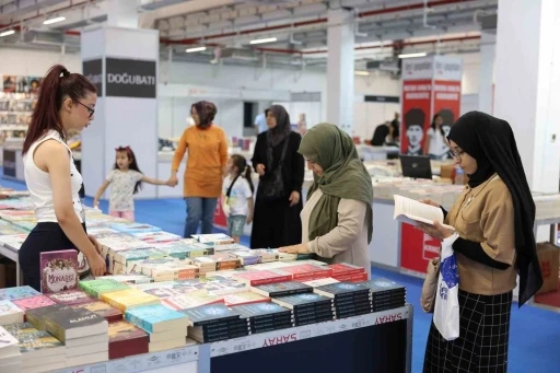 Başkan Çerçioğlu sevilen yazarları Aydınlılar ile buluşturmaya devam ediyor
