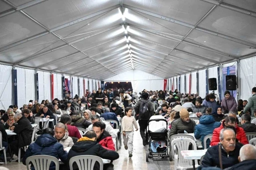 Başkan &Ccedil;er&ccedil;ioğlu, vatandaşlarla iftar sofrasında bir araya geldi
