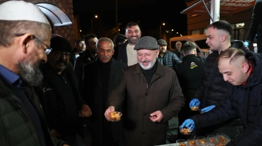 Başkan &Ccedil;olakbayrakdar her g&uuml;n bir mahallede

