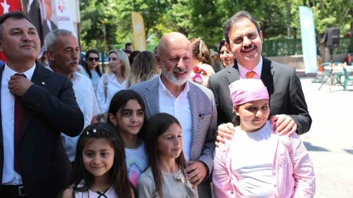 Başkan &Ccedil;olakbayrakdar, karne sevinci yaşayan &ouml;ğrencileri tebrik etti
