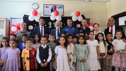 Başkan Çolakbayrakdar, öğrencilerin karne sevincine ortak oldu
