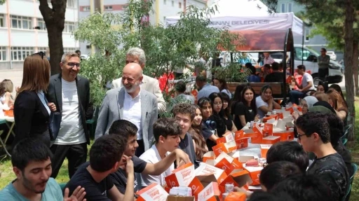 Başkan &Ccedil;olakbayrakdar: "Gen&ccedil;lerimizin hayallerine dokunan projeler &uuml;retmeye devam edeceğiz"
