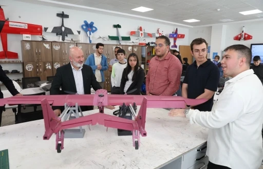 Başkan &Ccedil;olakbayrakdar: "Gen&ccedil;lerimizin &uuml;rettiği her proje T&uuml;rkiye&rsquo;nin g&uuml;c&uuml;ne g&uuml;&ccedil; katacak"
