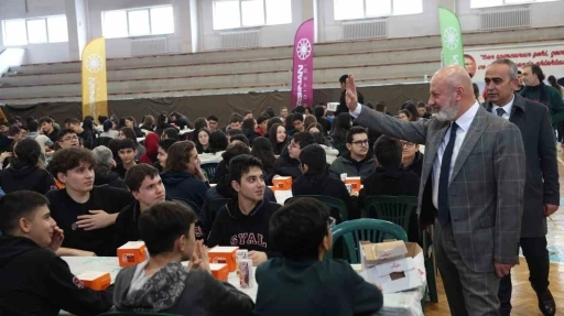 Başkan &Ccedil;olakbayrakdar: "G&uuml;&ccedil;l&uuml; T&uuml;rkiye&rsquo;nin temeli gen&ccedil;lerimizdir"
