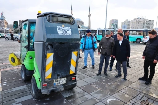 Başkan &Ccedil;olakbayrakdar: "Hizmetimiz 24 saat devam ediyor"
