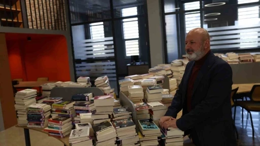 Başkan &Ccedil;olakbayrakdar: "K&uuml;t&uuml;phaneler haftası vesilesiyle bilgiyle b&uuml;y&uuml;yen bir şehir inşa ediyoruz"
