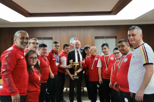 Başkan &Ccedil;olakbayrakdar: "Şampiyon &ccedil;ocuklarımızla gurur duyuyorum"
