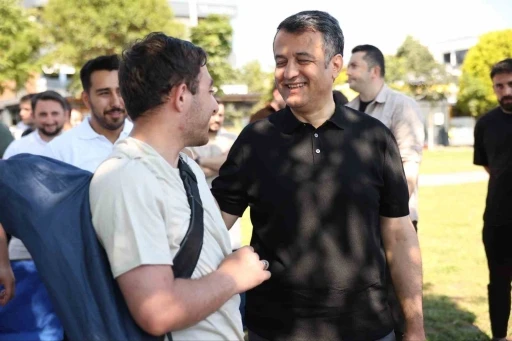 Başkan Doğan gen&ccedil;lerle buluştu: Petek Gen&ccedil;&rsquo;te samimi sohbet
