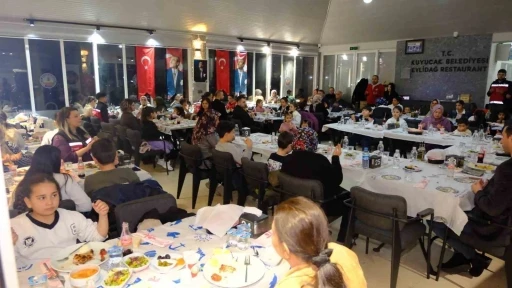 Başkan Doğanca, &ouml;ks&uuml;z ve yetimlerle iftarda buluştu
