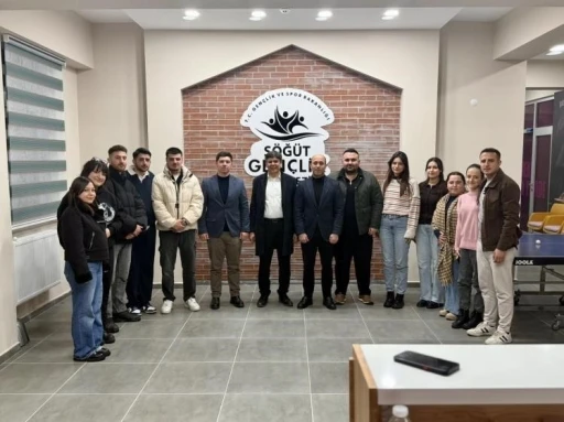 Başkan Durgut gen&ccedil;lerle Gen&ccedil;lik Merkezi&rsquo;nde buluştu
