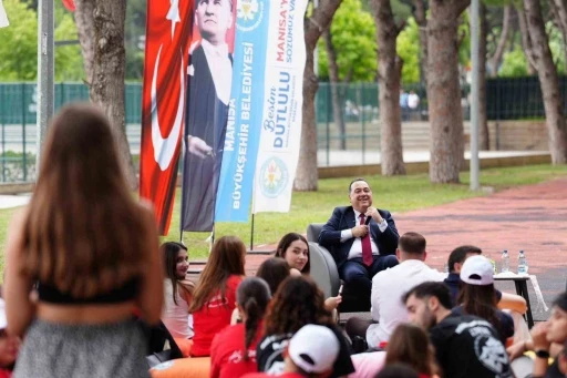 Başkan Dutlulu gen&ccedil;lerle bir araya geldi
