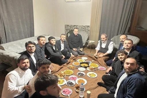 Başkan Ekim, sahurda öğrencilerle buluştu
