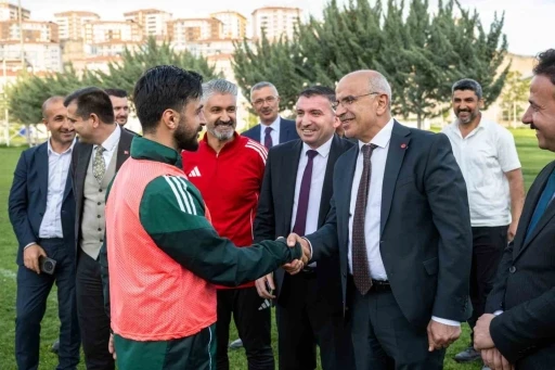 Başkan Er&rsquo;den Malatya Yeşilyurtspor&rsquo;a moral ziyareti
