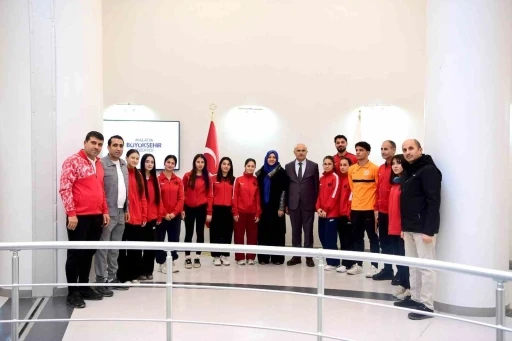 Başkan Er: "Malatya&rsquo;nın her yerinde spor tesisi olacak"
