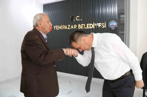Başkan Ercan, vatandaşlarla bayramlaştı

