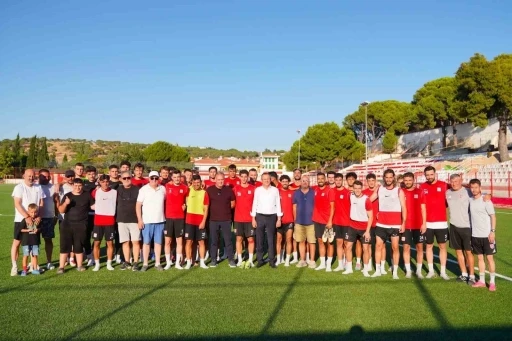 Başkan Ergin&rsquo;den Ayvalık g&uuml;c&uuml; Belediyespor&rsquo;a moral ziyareti
