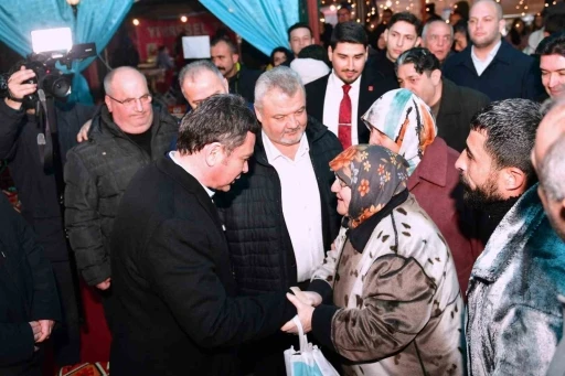 Başkan Erkan Aydın Ramazan Sokağı&rsquo;nda vatandaşlarla buluştu
