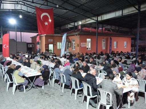 Başkan Erol ilk iftarını vatandaşlarla a&ccedil;tı
