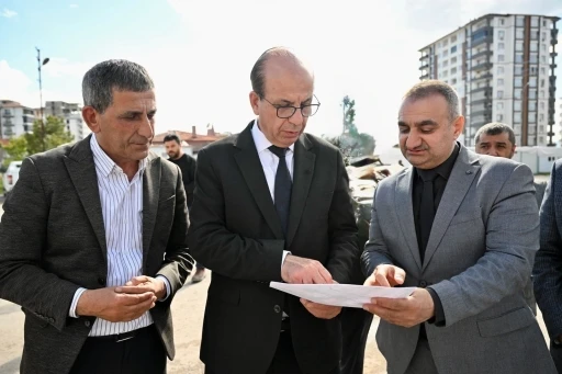 Başkan Ge&ccedil;it, Karakavak Mahallesindeki d&ouml;n&uuml;ş&uuml;m yatırımlarını inceledi
