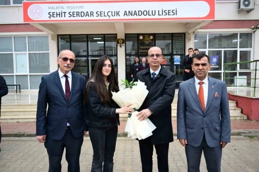 Başkan Ge&ccedil;it &ouml;ğrencilerle buluştu: "Hedefiniz olsun, &ccedil;ok &ccedil;alışın"
