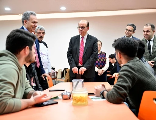 Başkan Ge&ccedil;it: "İftar soframızla g&ouml;n&uuml;ller arasında g&uuml;&ccedil;l&uuml; bir k&ouml;pr&uuml; kuruyoruz"

