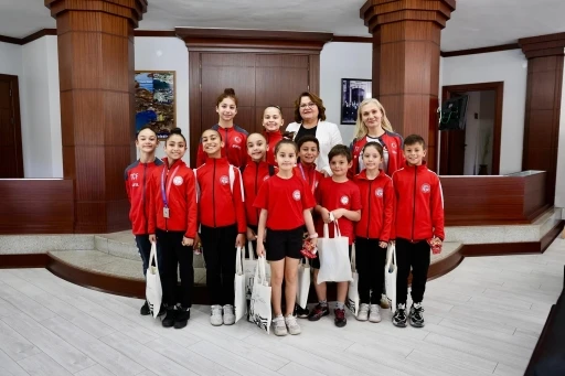Başkan Gençay, Didimli milli sporcuları ağırladı
