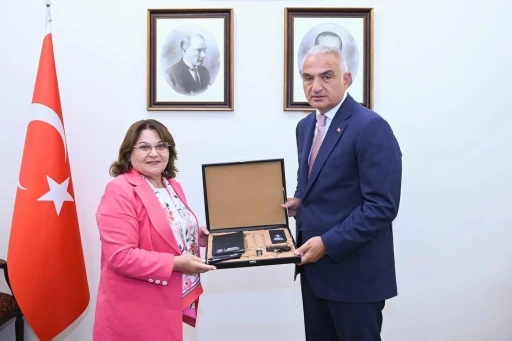 Başkan Gençay, Kültür ve Turizm Bakanı Ersoy ile bir araya geldi
