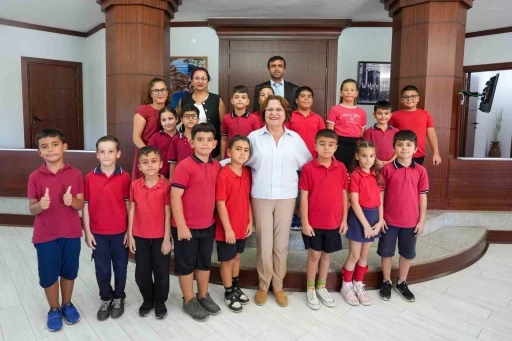 Başkan Gen&ccedil;ay, minik misafirlerini ağırladı
