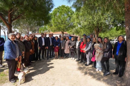Başkan Gen&ccedil;ay vatandaşlarla bayramlaştı
